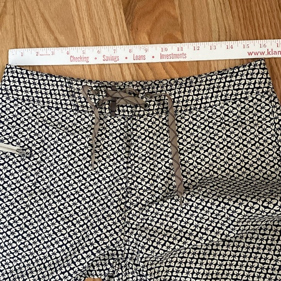 Patagonia WaveFarer Board Shorts Mens Size 31 Swim Trunk Hibiscus Blk/Wht Beach - Picture 9 of 11